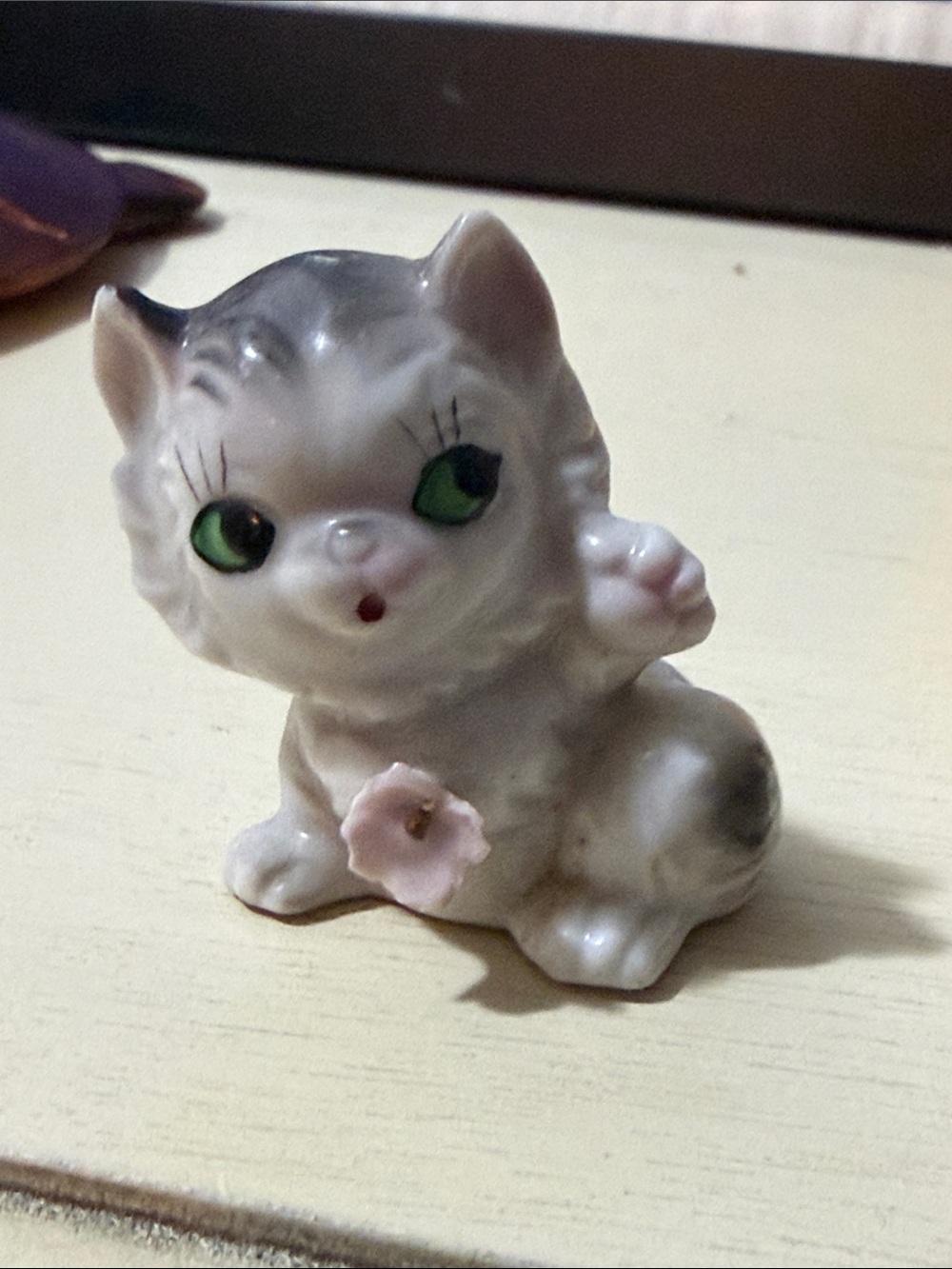 50’s MC grey white Cat Figurine Green Eyes Flower Japan pink flower - Picture 2 of 6